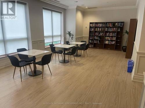 1602 - 5229 Dundas Street W, Toronto, ON - Indoor Photo Showing Dining Room