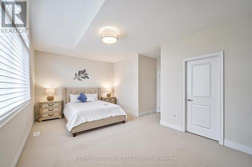 211 Sixteen Mile Drive, Oakville, ON - Indoor Photo Showing Bedroom