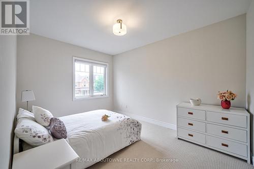 211 Sixteen Mile Drive, Oakville, ON - Indoor Photo Showing Bedroom