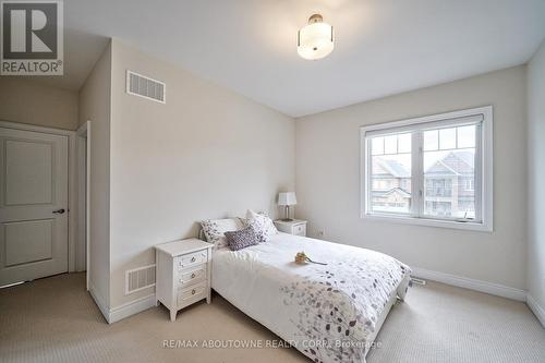 211 Sixteen Mile Drive, Oakville, ON - Indoor Photo Showing Bedroom