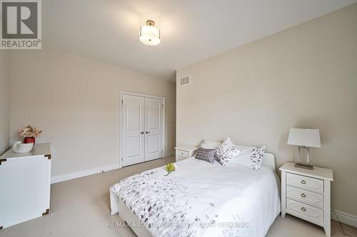 211 Sixteen Mile Drive, Oakville, ON - Indoor Photo Showing Bedroom