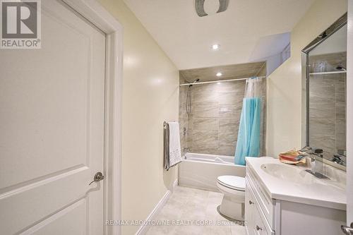 211 Sixteen Mile Drive, Oakville, ON - Indoor Photo Showing Bathroom