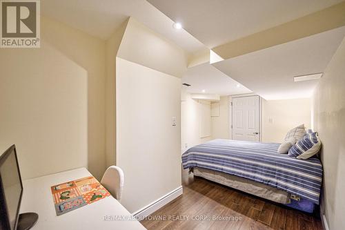 211 Sixteen Mile Drive, Oakville, ON - Indoor Photo Showing Bedroom