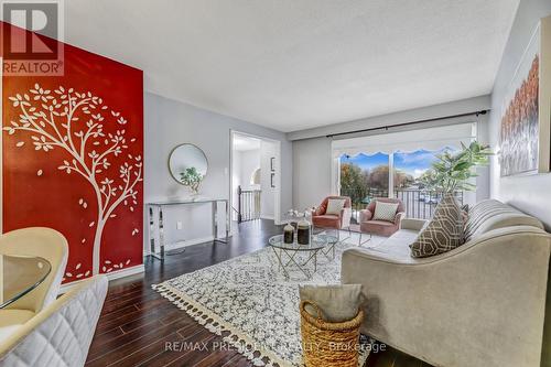 28 Royal Salisbury Way, Brampton, ON - Indoor Photo Showing Living Room