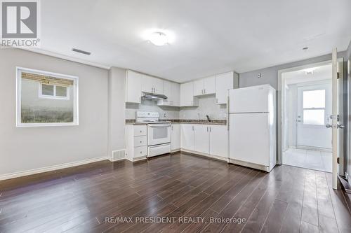 28 Royal Salisbury Way, Brampton, ON - Indoor Photo Showing Kitchen