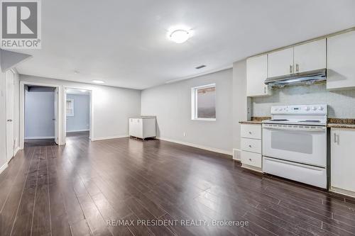 28 Royal Salisbury Way, Brampton, ON - Indoor Photo Showing Kitchen