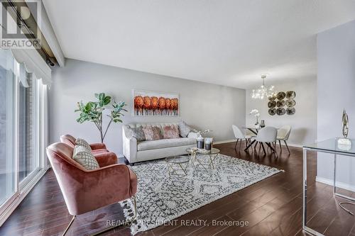 28 Royal Salisbury Way, Brampton, ON - Indoor Photo Showing Living Room