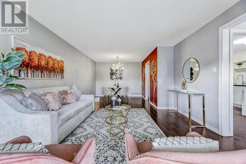 28 Royal Salisbury Way, Brampton, ON - Indoor Photo Showing Living Room