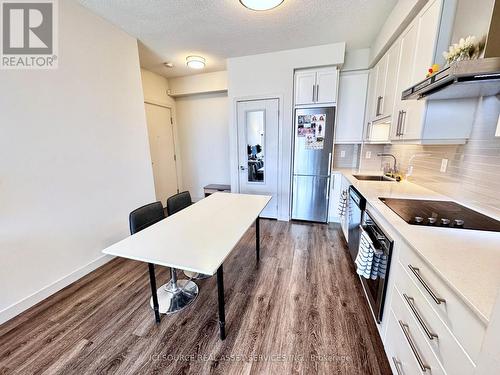 1903 - 2081 Fairview Street, Burlington, ON - Indoor Photo Showing Kitchen