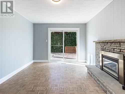 2340 Blase Court, Mississauga, ON - Indoor Photo Showing Living Room With Fireplace