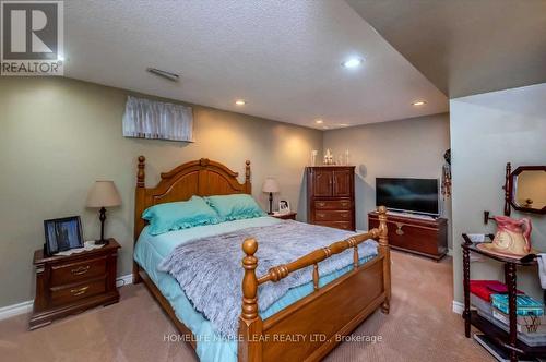 18 Rockway Court, Hamilton, ON - Indoor Photo Showing Bedroom