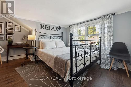 28 Grove Street, Hamilton, ON - Indoor Photo Showing Bedroom