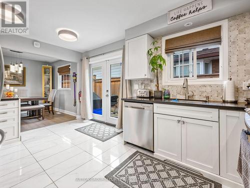 2 Maitland Avenue, Hamilton, ON - Indoor Photo Showing Kitchen