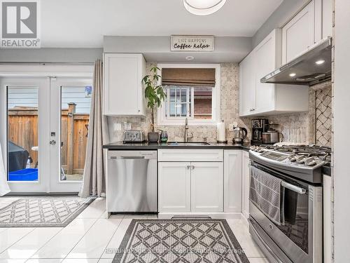 2 Maitland Avenue, Hamilton, ON - Indoor Photo Showing Kitchen