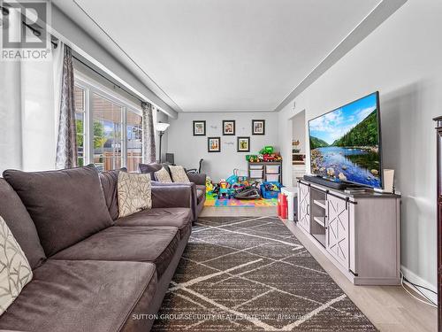 2 Maitland Avenue, Hamilton, ON - Indoor Photo Showing Living Room