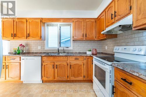 140 Dinison Crescent, Kitchener, ON - Indoor Photo Showing Kitchen With Double Sink