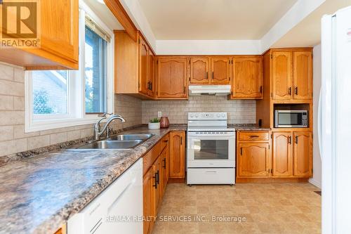 140 Dinison Crescent, Kitchener, ON - Indoor Photo Showing Kitchen With Double Sink