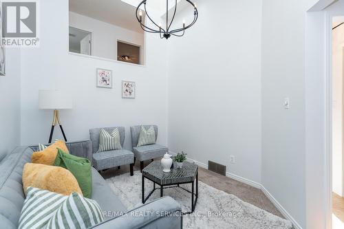 140 Dinison Crescent, Kitchener, ON - Indoor Photo Showing Living Room