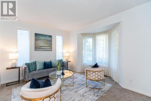 140 Dinison Crescent, Kitchener, ON - Indoor Photo Showing Living Room