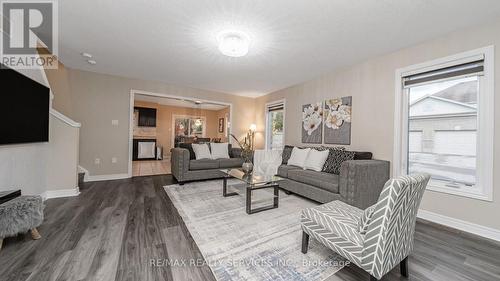 12 - 14 Amos Drive N, Guelph, ON - Indoor Photo Showing Living Room