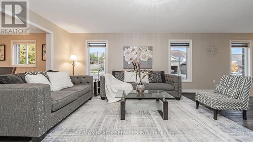 12 - 14 Amos Drive N, Guelph, ON - Indoor Photo Showing Living Room