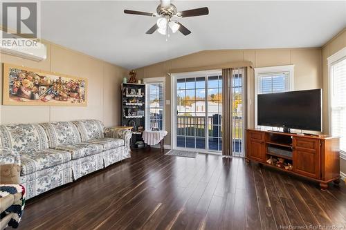 93 Louisbourg, Shediac, NB - Indoor Photo Showing Living Room