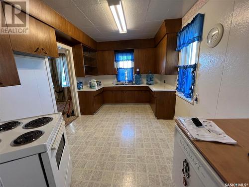 378 1St Street W, Yellow Creek, SK - Indoor Photo Showing Kitchen