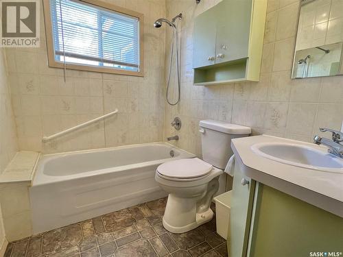 420 Burrows Avenue E, Melfort, SK - Indoor Photo Showing Bathroom