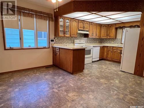 420 Burrows Avenue E, Melfort, SK - Indoor Photo Showing Kitchen