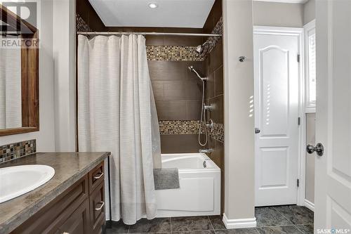 A4 33 Wood Lily Drive, Moose Jaw, SK - Indoor Photo Showing Bathroom