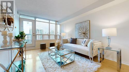 916 - 33 Empress Avenue, Toronto, ON - Indoor Photo Showing Living Room