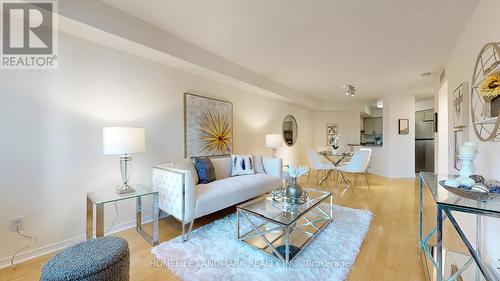 916 - 33 Empress Avenue, Toronto, ON - Indoor Photo Showing Living Room