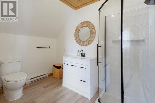 475 Waterfalls Road, Walford, ON - Indoor Photo Showing Bathroom