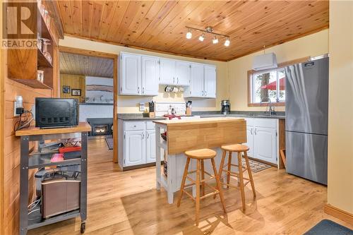 729 Dry Pine Bay Rd, Alban, ON - Indoor Photo Showing Kitchen