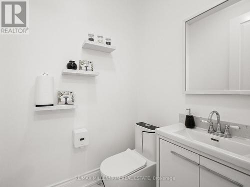 24 Black Duck Trail, King, ON - Indoor Photo Showing Bathroom