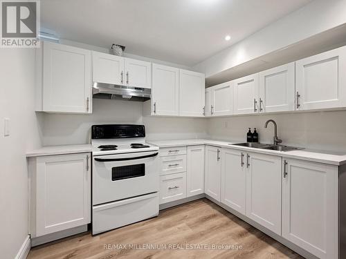 24 Black Duck Trail, King, ON - Indoor Photo Showing Kitchen With Double Sink