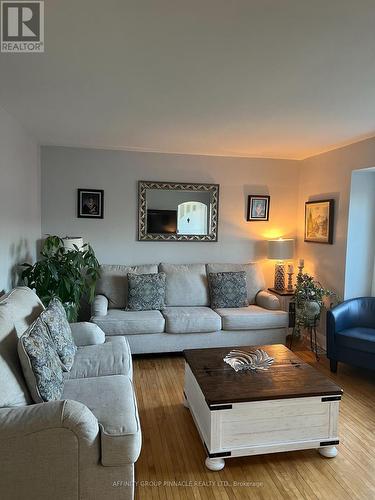 104 Short Avenue, Kawartha Lakes (Lindsay), ON - Indoor Photo Showing Living Room