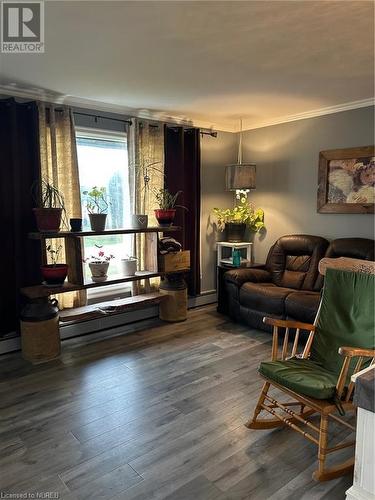 19 Piette Street, Verner, ON - Indoor Photo Showing Living Room