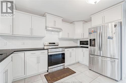 47 Molengraaf Way, Chatham, ON - Indoor Photo Showing Kitchen