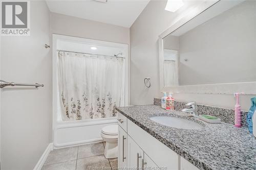 47 Molengraaf Way, Chatham, ON - Indoor Photo Showing Bathroom