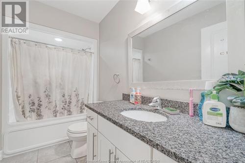 47 Molengraaf Way, Chatham, ON - Indoor Photo Showing Bathroom