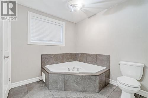 47 Molengraaf Way, Chatham, ON - Indoor Photo Showing Bathroom