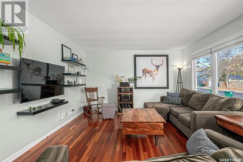 223 David Knight Crescent, Saskatoon, SK - Indoor Photo Showing Living Room