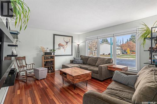 223 David Knight Crescent, Saskatoon, SK - Indoor Photo Showing Living Room