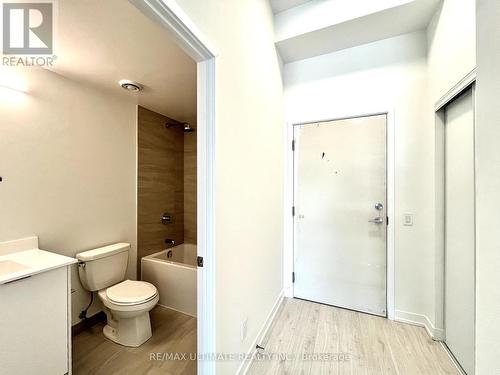 205 - 181 Sheppard Avenue E, Toronto, ON - Indoor Photo Showing Bathroom