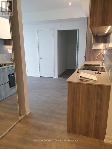 4712 - 5 Buttermill Avenue, Vaughan, ON - Indoor Photo Showing Kitchen