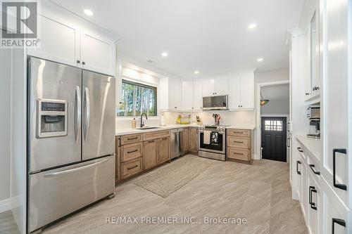 4904 10Th Side Road, Essa, ON - Indoor Photo Showing Kitchen With Upgraded Kitchen