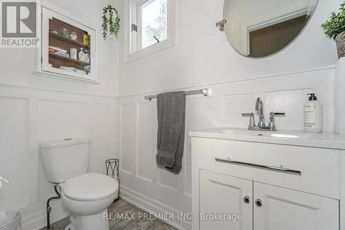 4904 10Th Side Road, Essa, ON - Indoor Photo Showing Bathroom