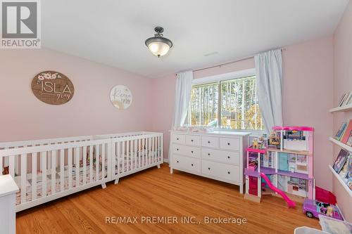 4904 10Th Side Road, Essa, ON - Indoor Photo Showing Bedroom