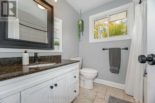 4904 10Th Side Road, Essa, ON - Indoor Photo Showing Bathroom